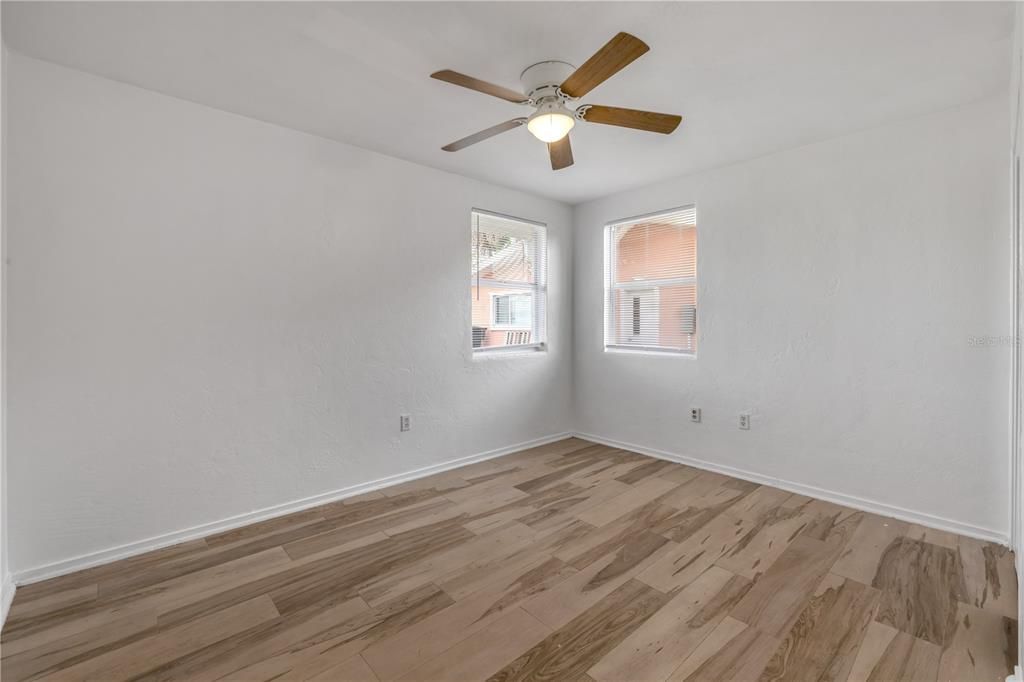 Active With Contract: $290,000 (2 beds, 2 baths, 1052 Square Feet)