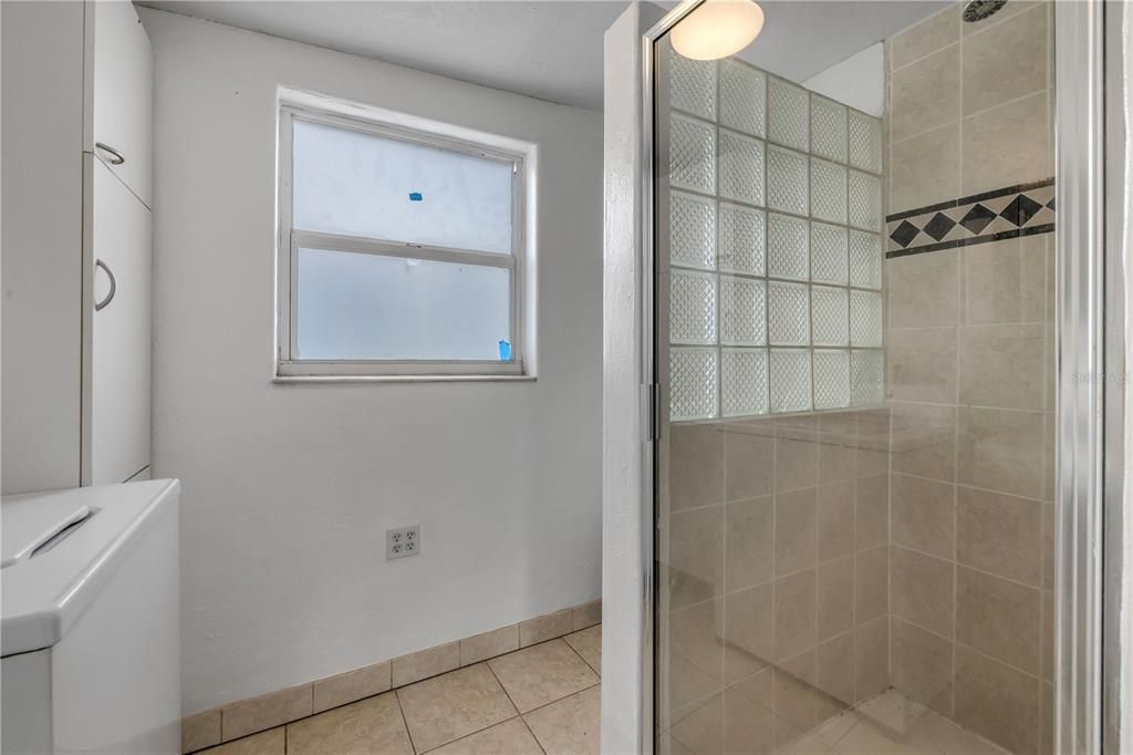 Active With Contract: $290,000 (2 beds, 2 baths, 1052 Square Feet)