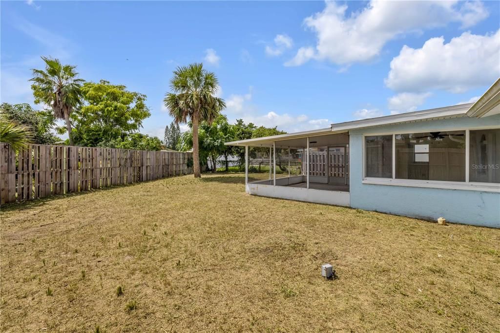 Active With Contract: $290,000 (2 beds, 2 baths, 1052 Square Feet)