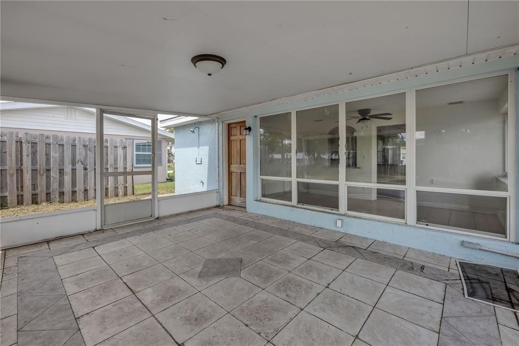 Active With Contract: $290,000 (2 beds, 2 baths, 1052 Square Feet)