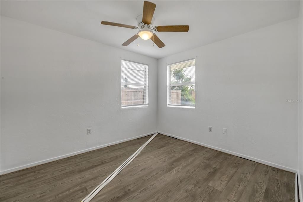 Active With Contract: $290,000 (2 beds, 2 baths, 1052 Square Feet)