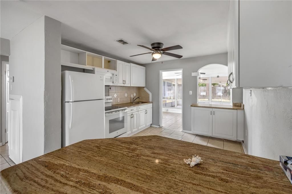 Active With Contract: $290,000 (2 beds, 2 baths, 1052 Square Feet)