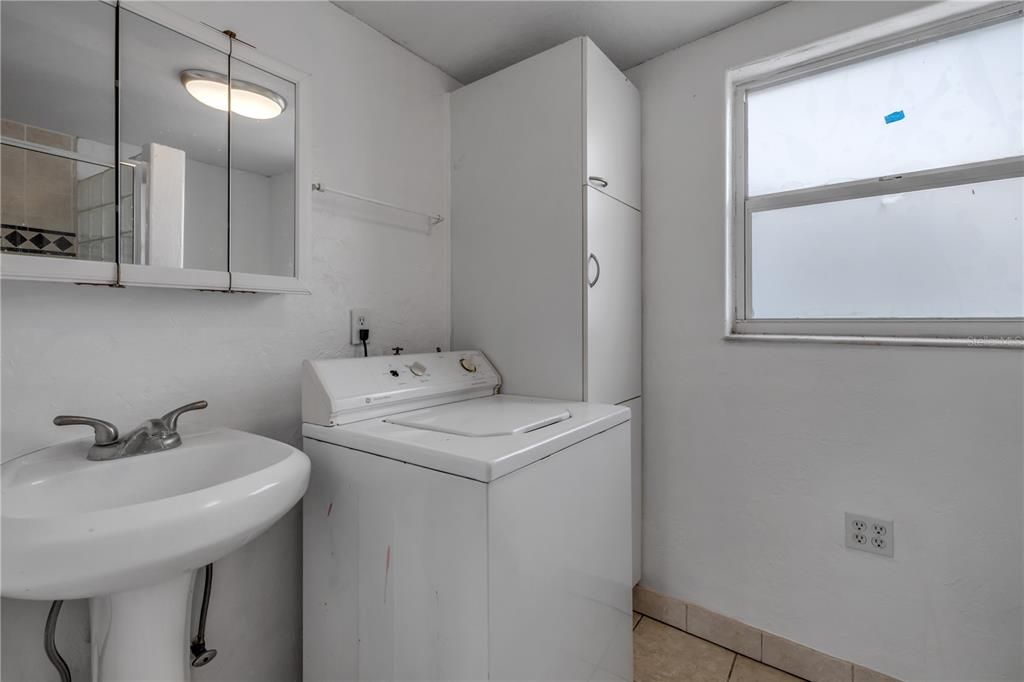 Active With Contract: $290,000 (2 beds, 2 baths, 1052 Square Feet)