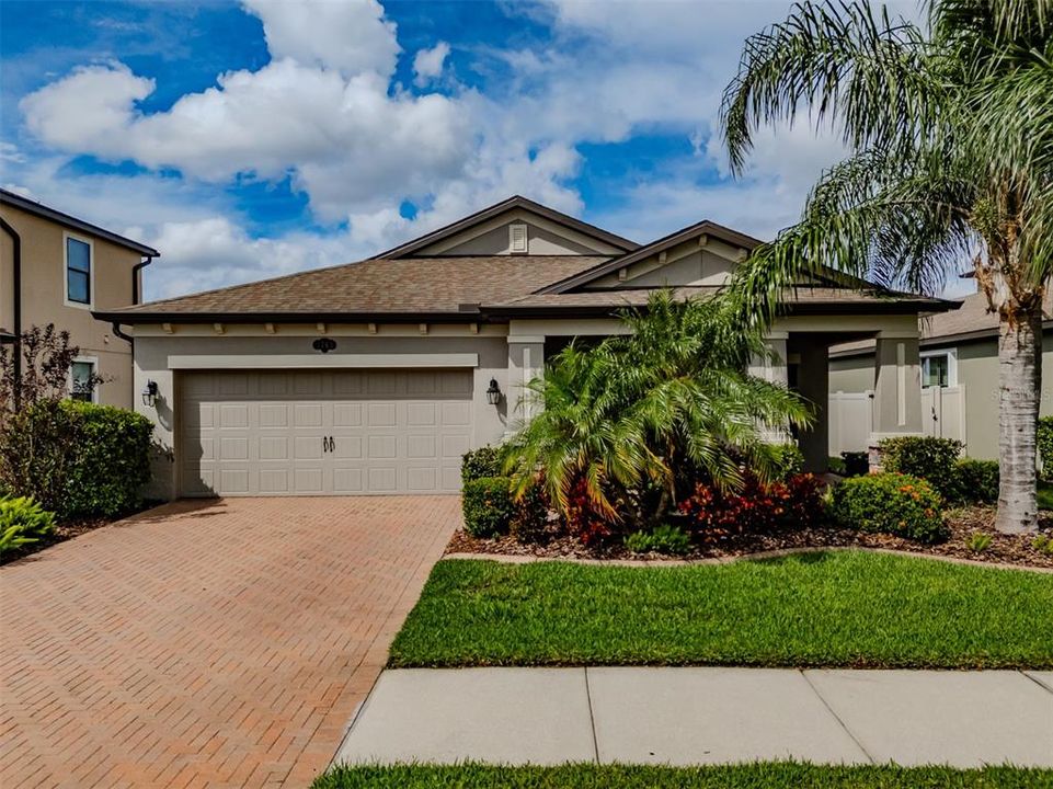 Recently Rented: $3,250 (3 beds, 2 baths, 2115 Square Feet)