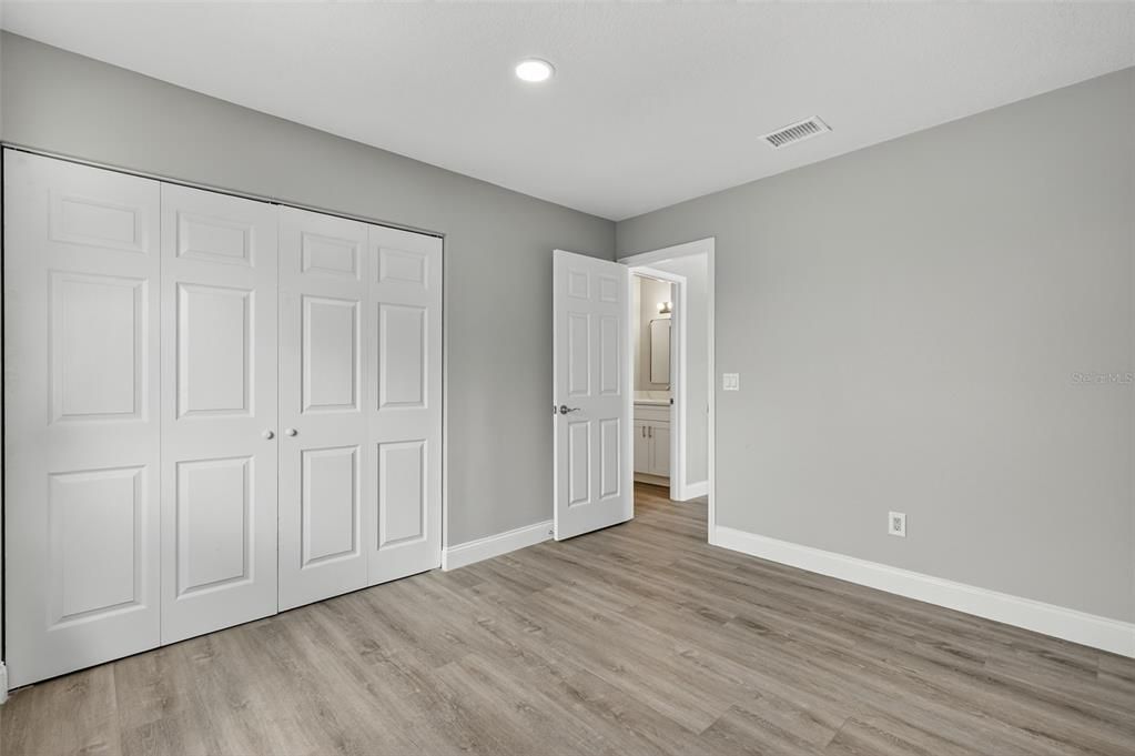 待售: $875,000 (3 贝兹, 2 浴室, 2212 平方英尺)