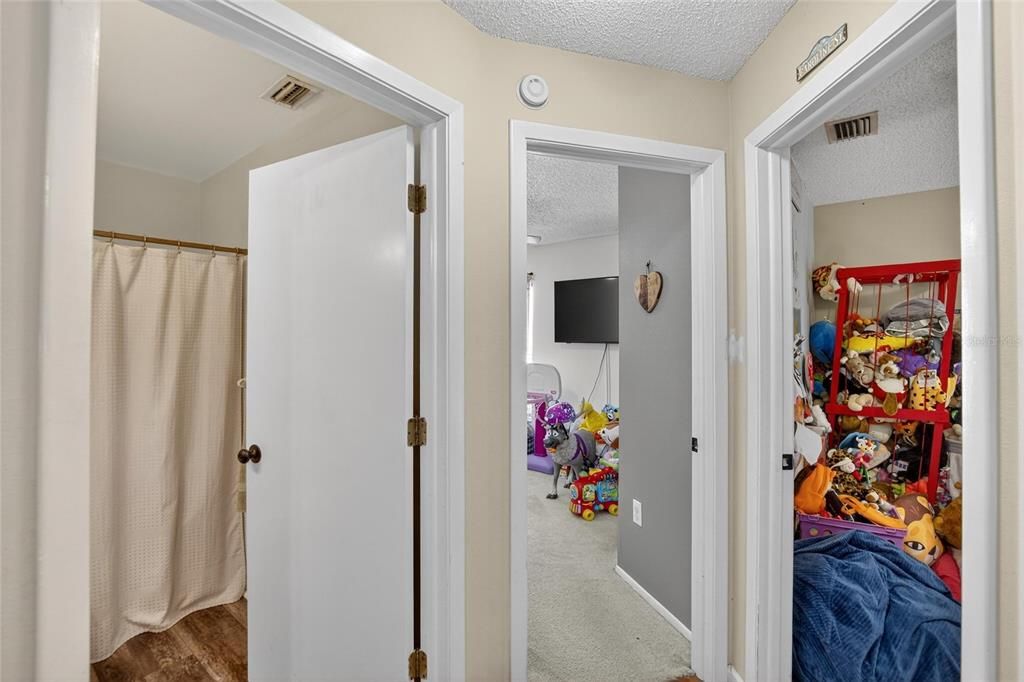 合同活跃: $319,900 (3 贝兹, 2 浴室, 1436 平方英尺)