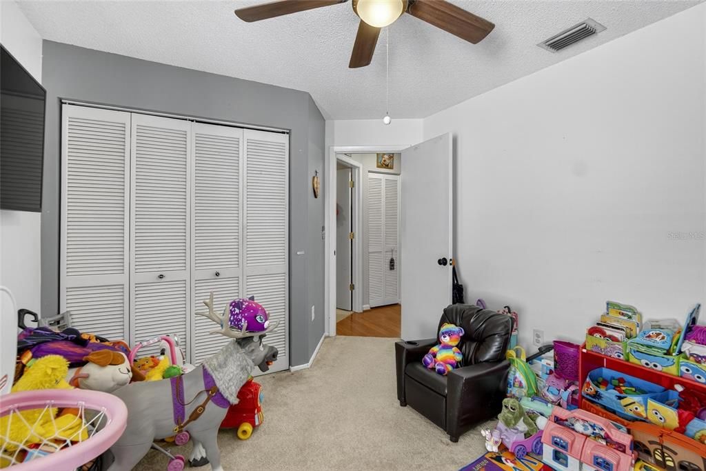 合同活跃: $319,900 (3 贝兹, 2 浴室, 1436 平方英尺)