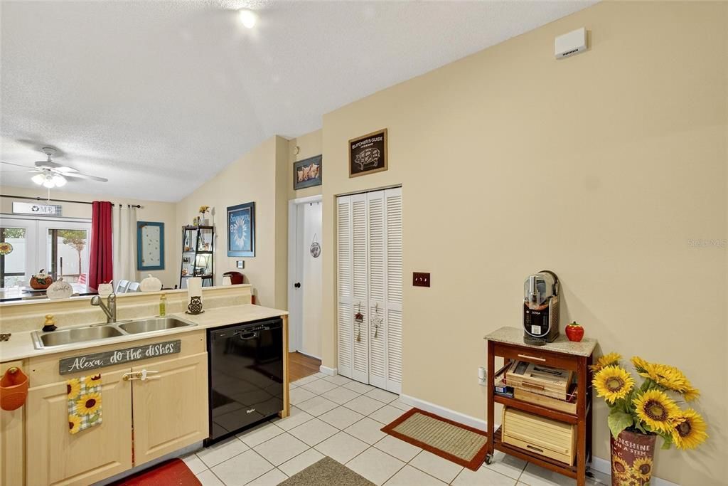 合同活跃: $319,900 (3 贝兹, 2 浴室, 1436 平方英尺)