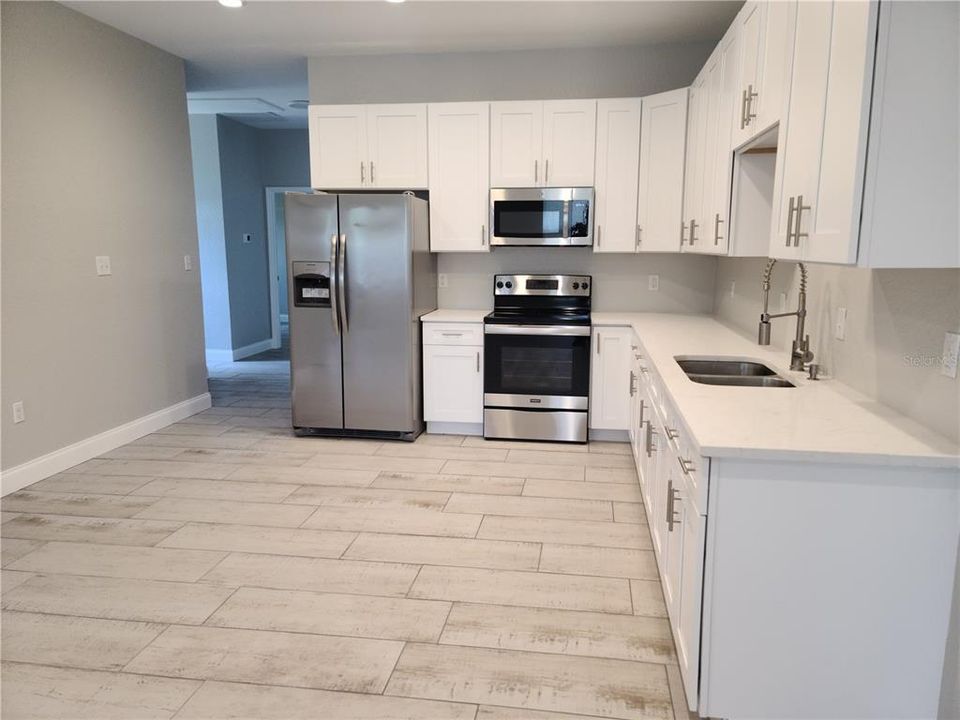 For Rent: $1,650 (4 beds, 2 baths, 1300 Square Feet)