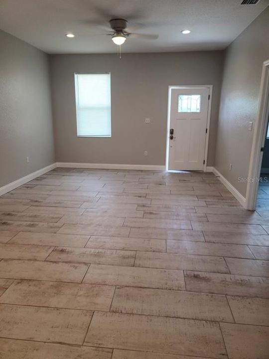 For Rent: $1,650 (4 beds, 2 baths, 1300 Square Feet)