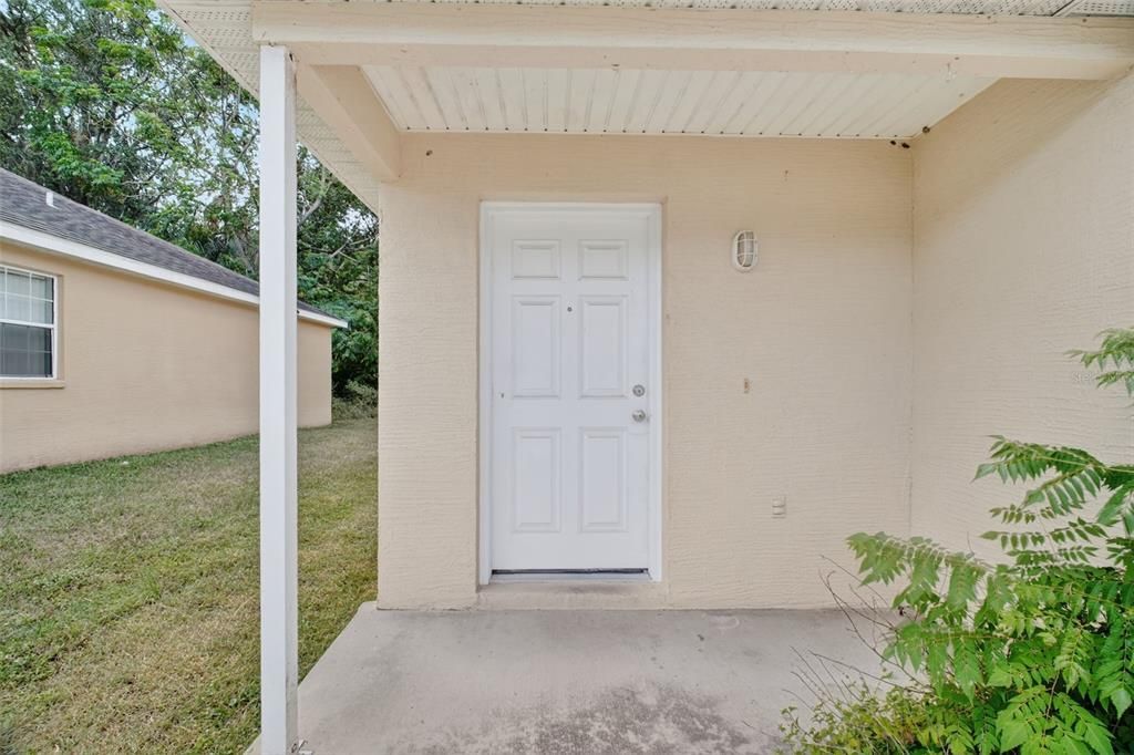 合同活跃: $1,450 (2 贝兹, 2 浴室, 912 平方英尺)