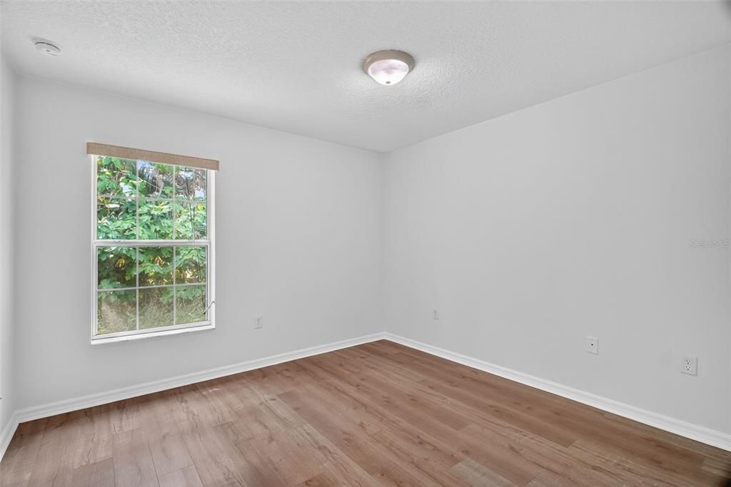 合同活跃: $1,450 (2 贝兹, 2 浴室, 912 平方英尺)