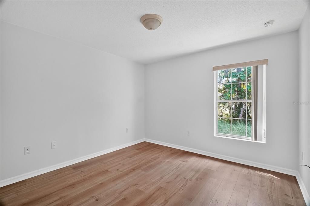 合同活跃: $1,450 (2 贝兹, 2 浴室, 912 平方英尺)