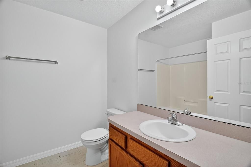 合同活跃: $1,450 (2 贝兹, 2 浴室, 912 平方英尺)