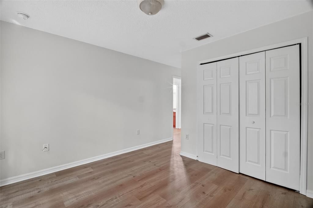 合同活跃: $1,450 (2 贝兹, 2 浴室, 912 平方英尺)