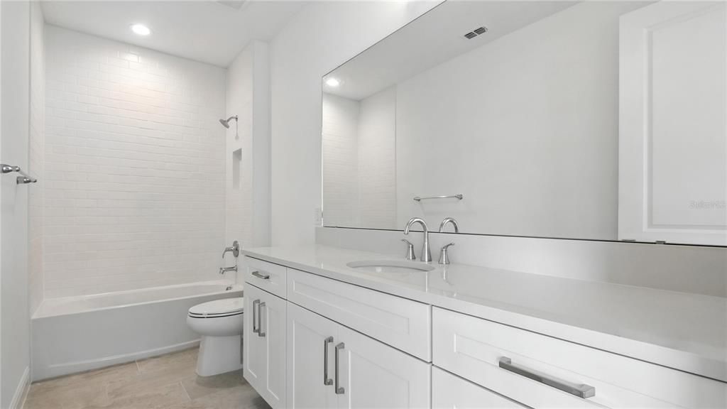 En Venta: $619,000 (3 camas, 3 baños, 2800 Pies cuadrados)