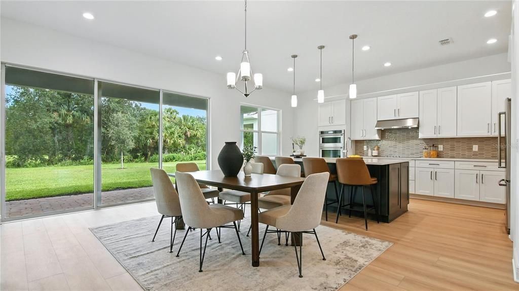 En Venta: $619,000 (3 camas, 3 baños, 2800 Pies cuadrados)