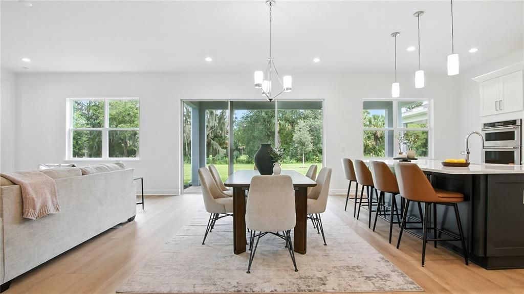 En Venta: $619,000 (3 camas, 3 baños, 2800 Pies cuadrados)