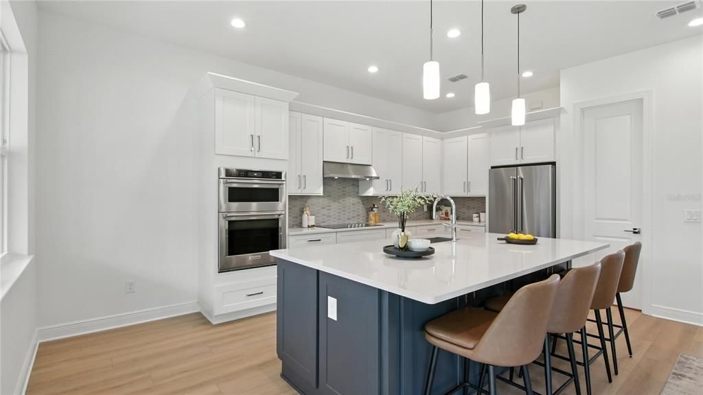 En Venta: $619,000 (3 camas, 3 baños, 2800 Pies cuadrados)