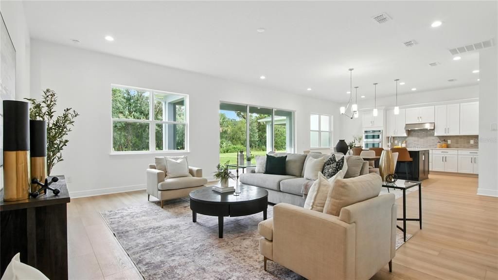 En Venta: $619,000 (3 camas, 3 baños, 2800 Pies cuadrados)