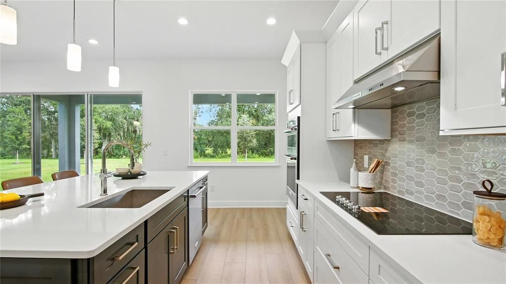 En Venta: $619,000 (3 camas, 3 baños, 2800 Pies cuadrados)