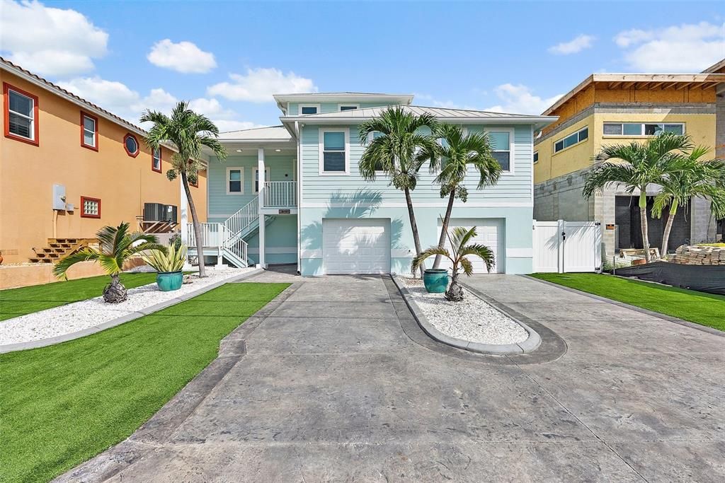 Active With Contract: $1,750,000 (4 beds, 3 baths, 2439 Square Feet)