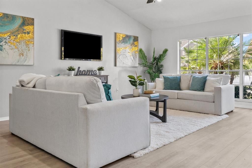 Под контрактом: $355,000 (3 спален, 2 ванн, 1389 Квадратных фут)