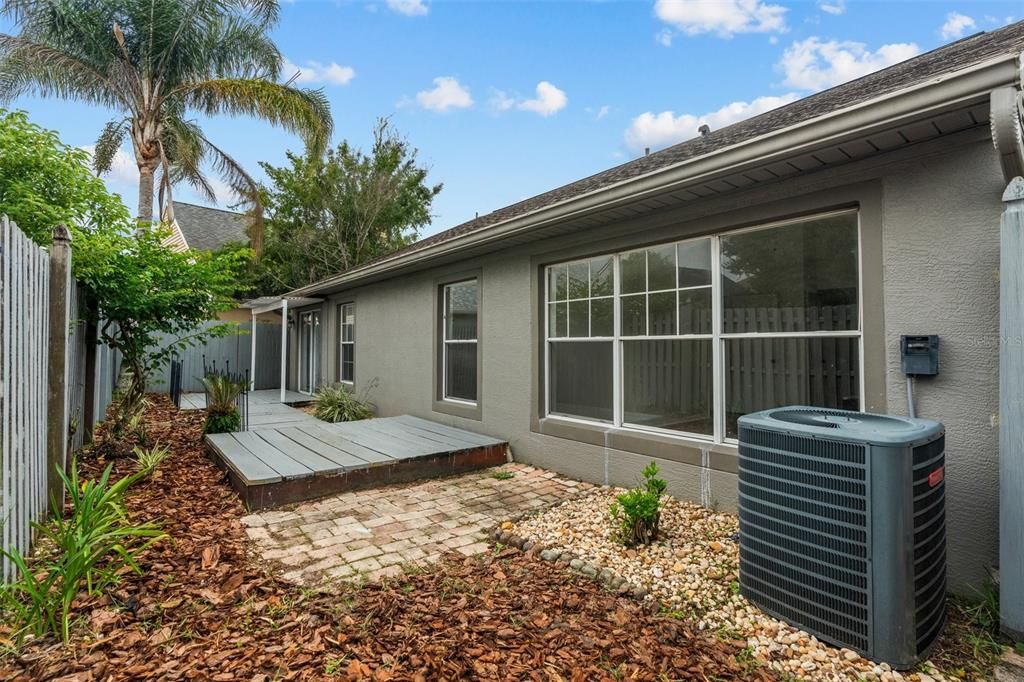 Под контрактом: $355,000 (3 спален, 2 ванн, 1389 Квадратных фут)