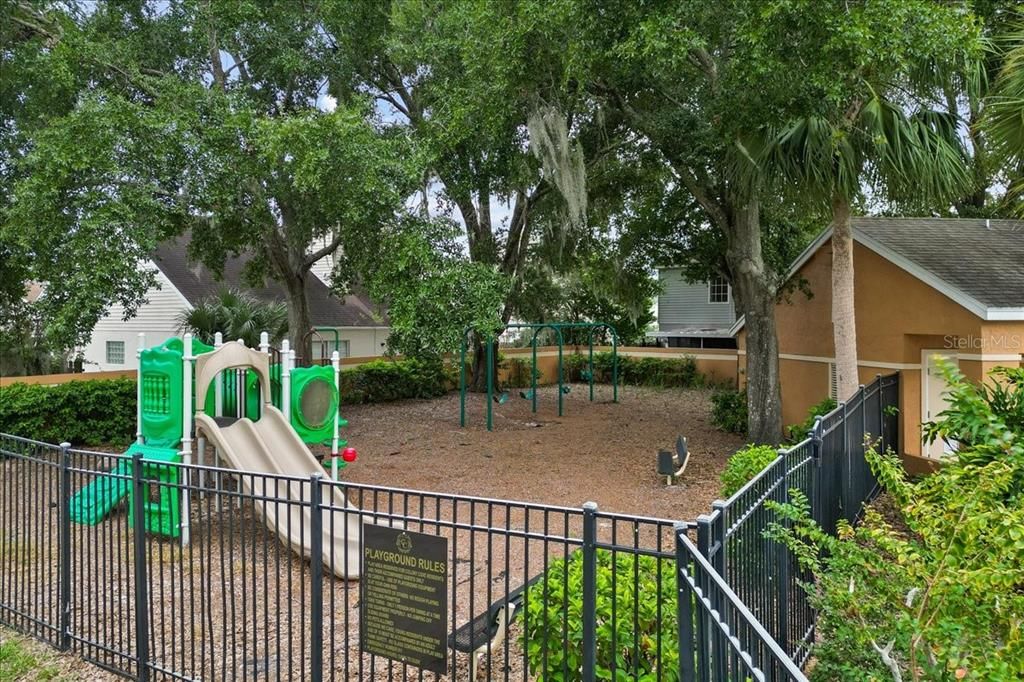 Под контрактом: $355,000 (3 спален, 2 ванн, 1389 Квадратных фут)