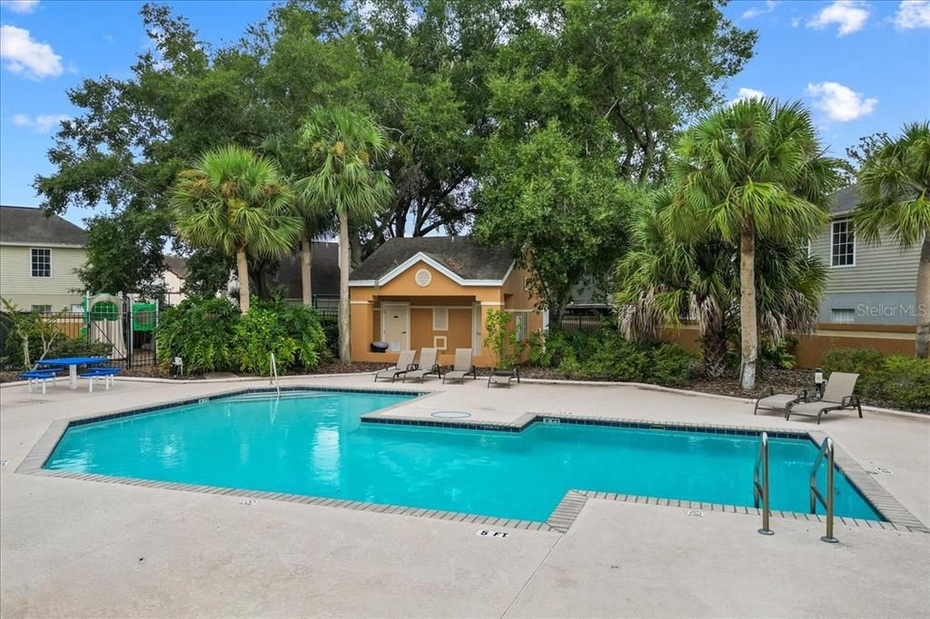 Под контрактом: $355,000 (3 спален, 2 ванн, 1389 Квадратных фут)