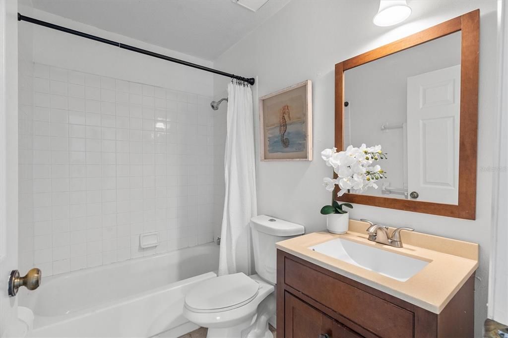 Под контрактом: $355,000 (3 спален, 2 ванн, 1389 Квадратных фут)