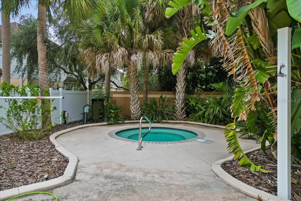 Под контрактом: $355,000 (3 спален, 2 ванн, 1389 Квадратных фут)