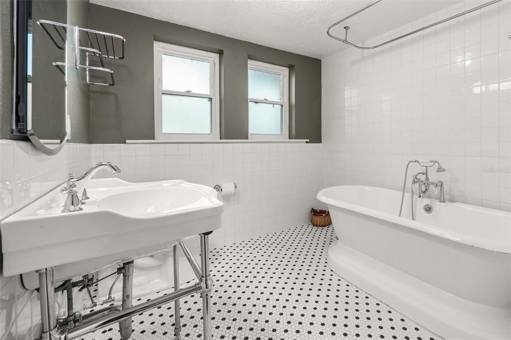 出租: $2,100 (2 贝兹, 2 浴室, 1570 平方英尺)