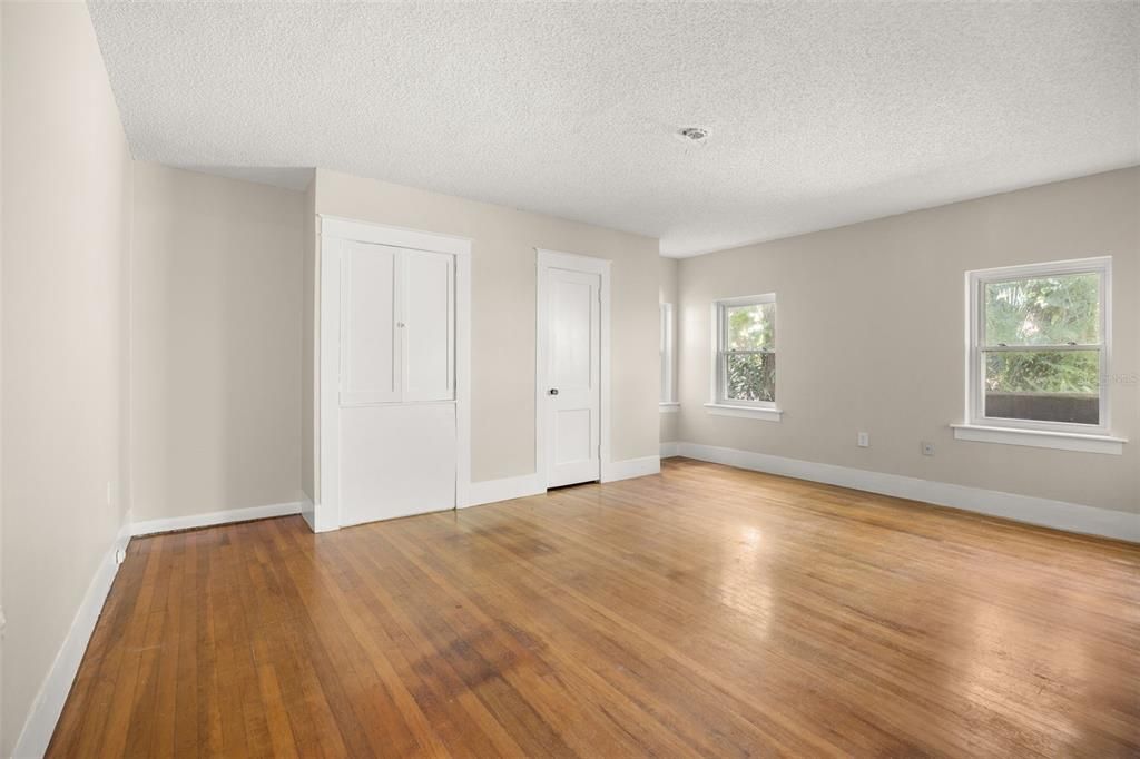 出租: $2,100 (2 贝兹, 2 浴室, 1570 平方英尺)