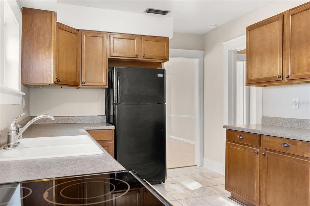 出租: $2,100 (2 贝兹, 2 浴室, 1570 平方英尺)