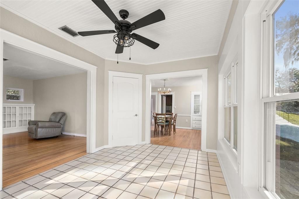 出租: $2,100 (2 贝兹, 2 浴室, 1570 平方英尺)