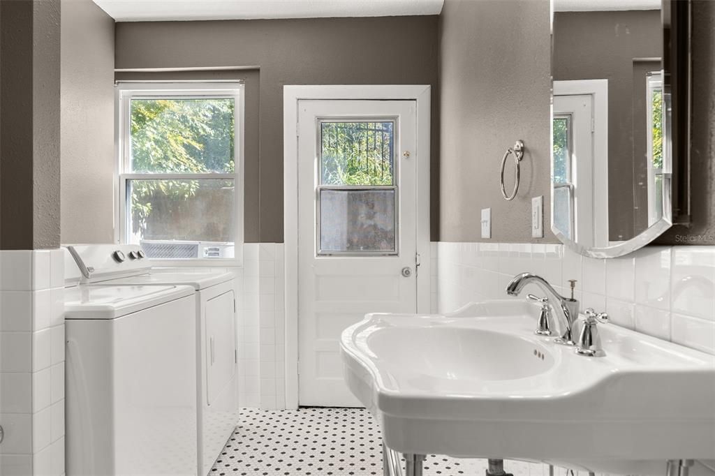 出租: $2,100 (2 贝兹, 2 浴室, 1570 平方英尺)