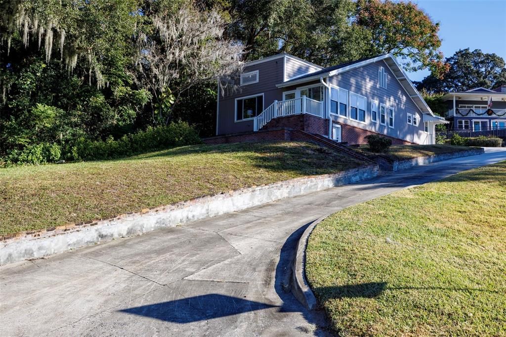 出租: $2,100 (2 贝兹, 2 浴室, 1570 平方英尺)