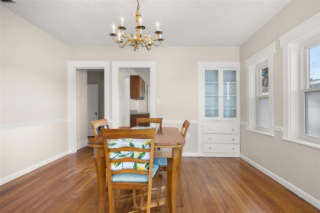 出租: $2,100 (2 贝兹, 2 浴室, 1570 平方英尺)