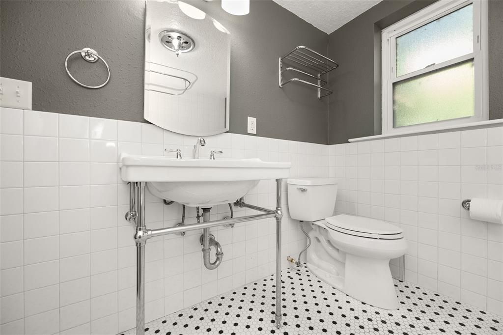 出租: $2,100 (2 贝兹, 2 浴室, 1570 平方英尺)