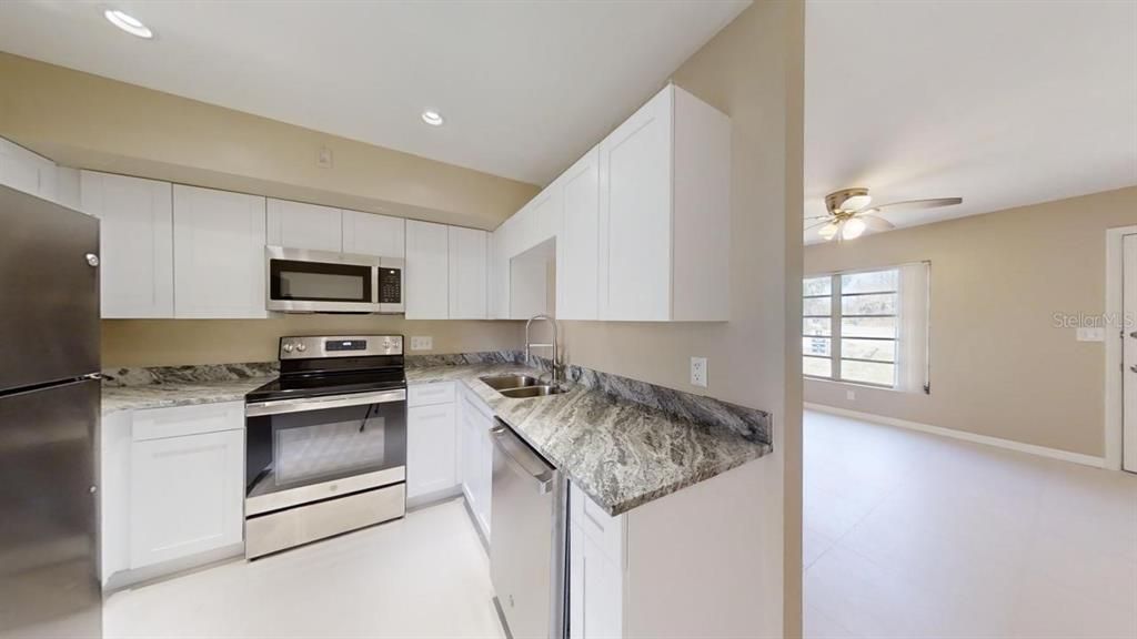 Active With Contract: $1,295 (2 beds, 1 baths, 1098 Square Feet)
