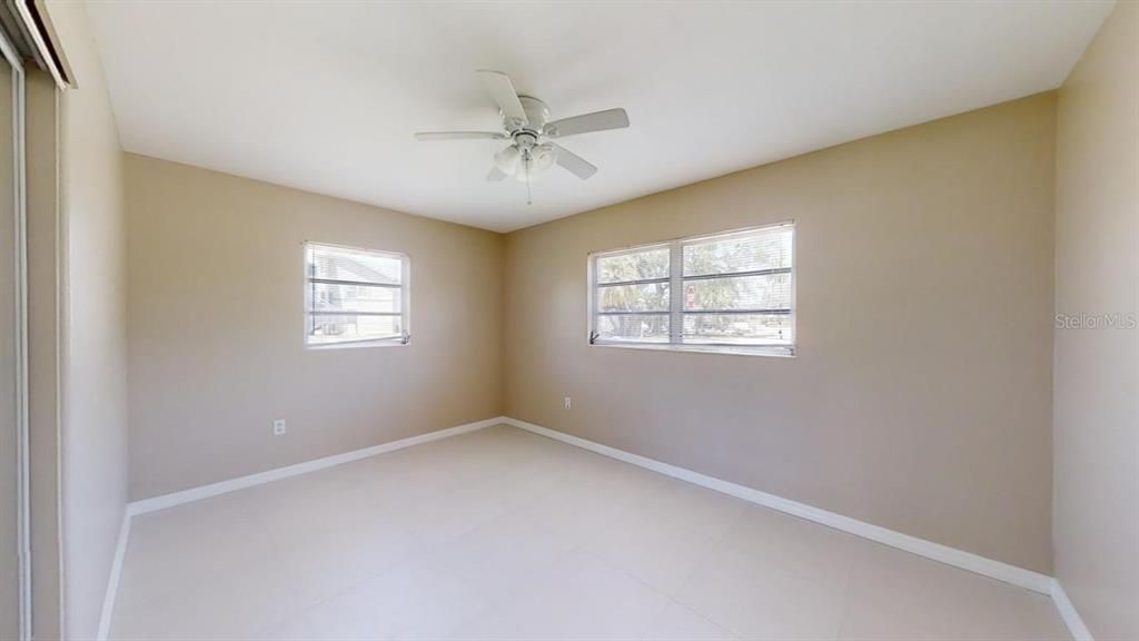 Active With Contract: $1,295 (2 beds, 1 baths, 1098 Square Feet)