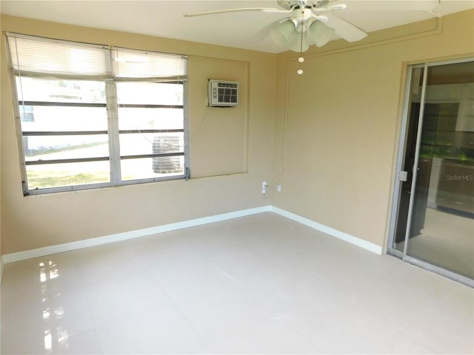 Active With Contract: $1,295 (2 beds, 1 baths, 1098 Square Feet)