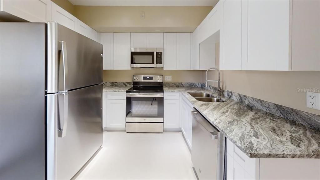 Active With Contract: $1,295 (2 beds, 1 baths, 1098 Square Feet)