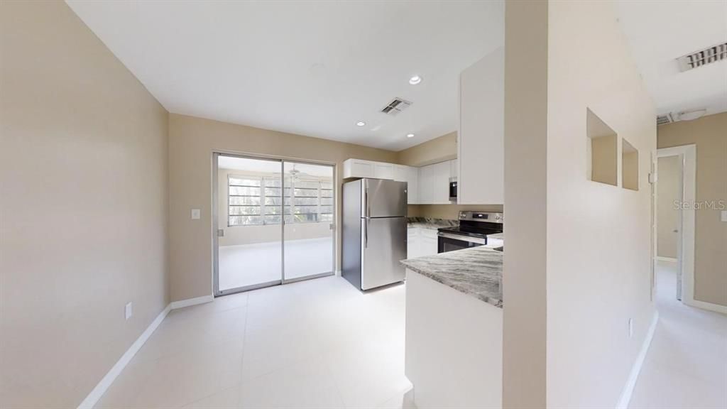 Active With Contract: $1,295 (2 beds, 1 baths, 1098 Square Feet)