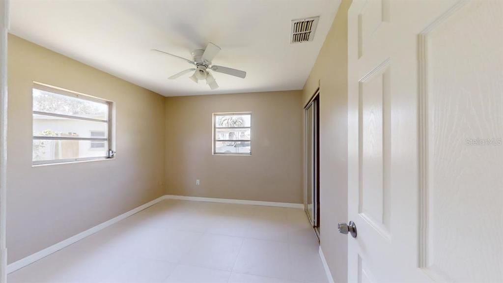 Active With Contract: $1,295 (2 beds, 1 baths, 1098 Square Feet)