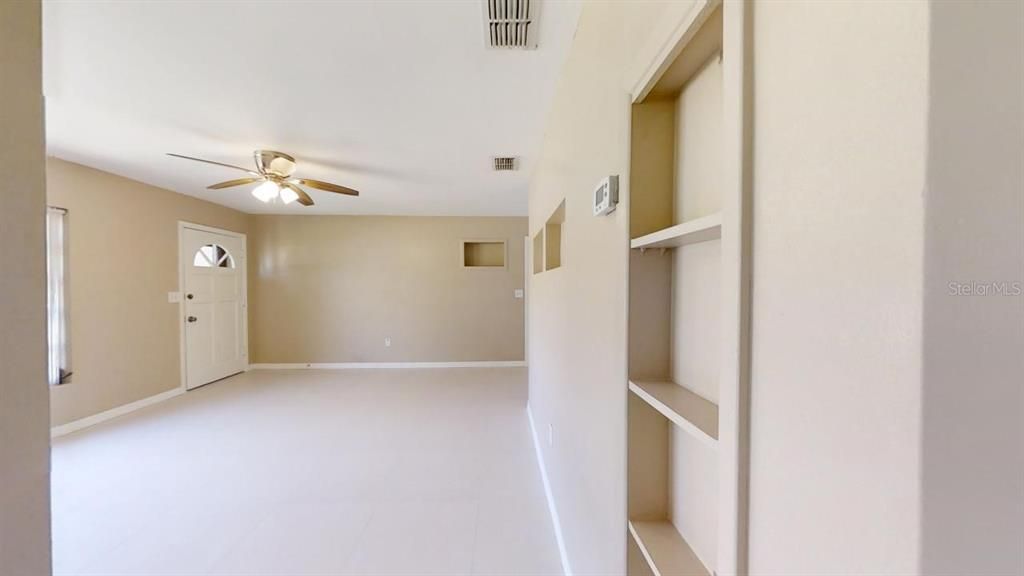 Active With Contract: $1,295 (2 beds, 1 baths, 1098 Square Feet)