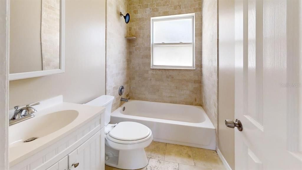 Active With Contract: $1,295 (2 beds, 1 baths, 1098 Square Feet)