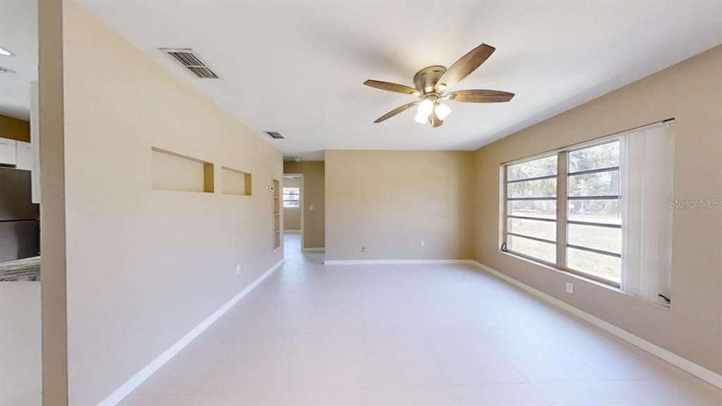 Active With Contract: $1,295 (2 beds, 1 baths, 1098 Square Feet)