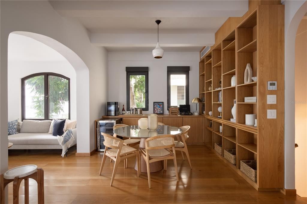 Под контрактом: $1,290,000 (3 спален, 2 ванн, 1770 Квадратных фут)